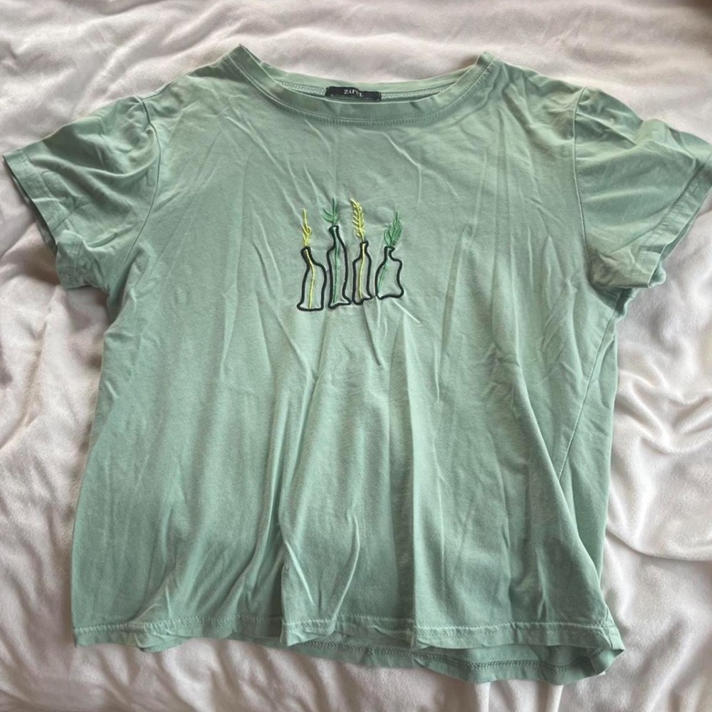 Zara Mint Green Short Sleeve Tee with Artistic Design
